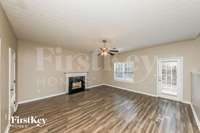 Building Photo - 419 Lake Ridge Ln