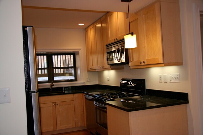 Cocina - 2707 North Wilton Avenue, Garden