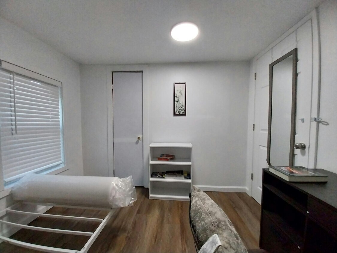 Foto principal - 1181 S Plymouth Ave