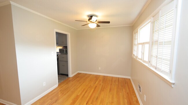 Building Photo - 3804 Vesta Dr