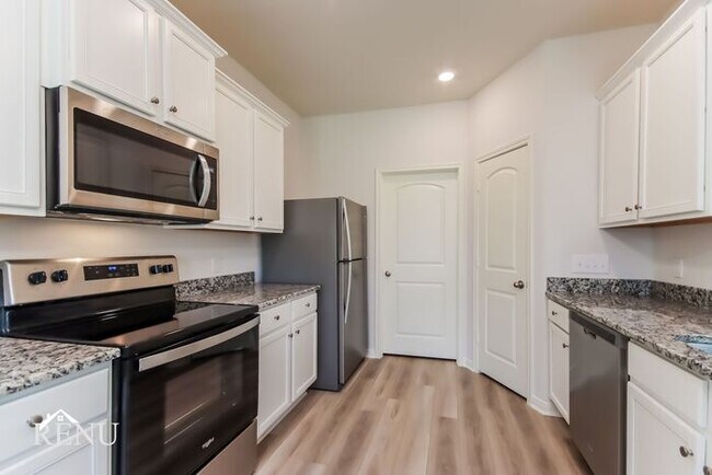 Foto del edificio - 10429 Sweetwater Creek Dr