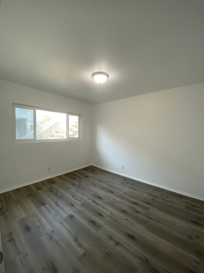 Building Photo - 1809 Oakwood Ave