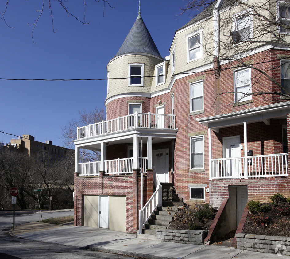Building Photo - West Street Apartments
