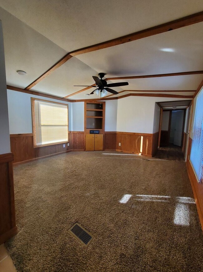 Building Photo - Ready to move in!