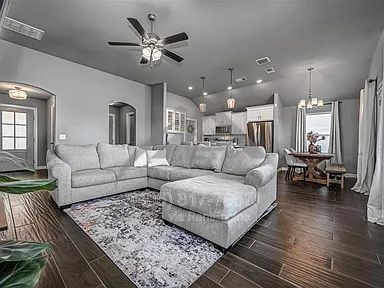 Foto del edificio - 15740 Caney Dr