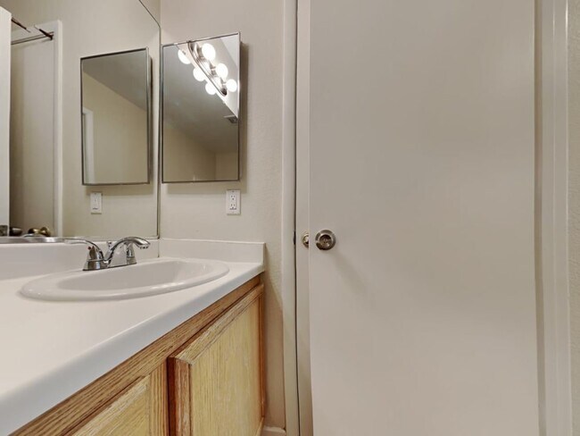 Foto del edificio - 1229 Orchard View St