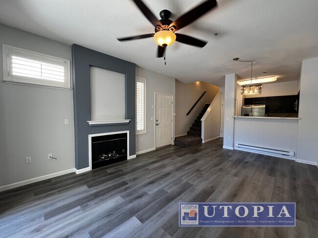 Foto del edificio - Recently Upgraded, Bi-Level Condo Downtown Coming Soon!