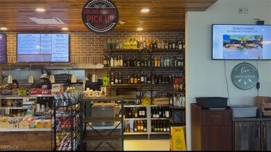 Building Photo - 15285 Grn Acrs Ave