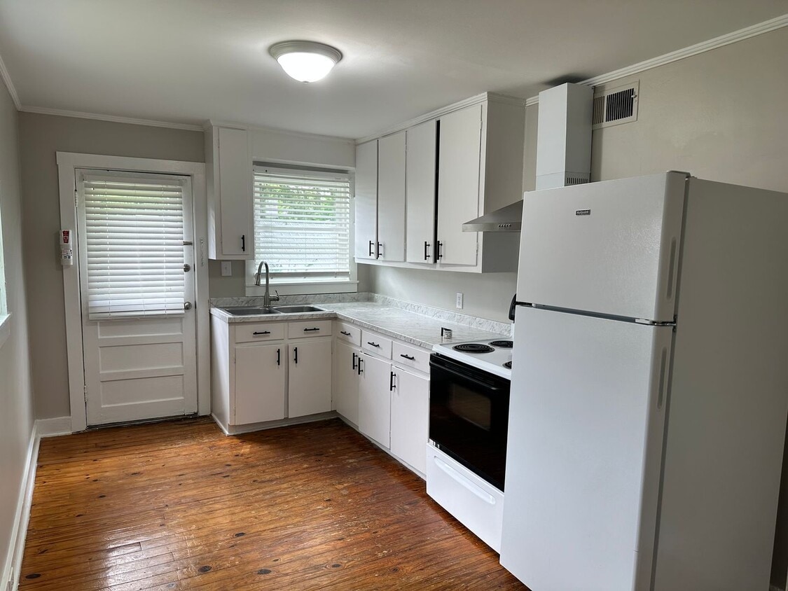 Primary Photo - 426-428-428 Smith St