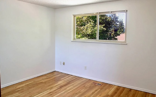 Building Photo - 1308 Dayton Ave NE