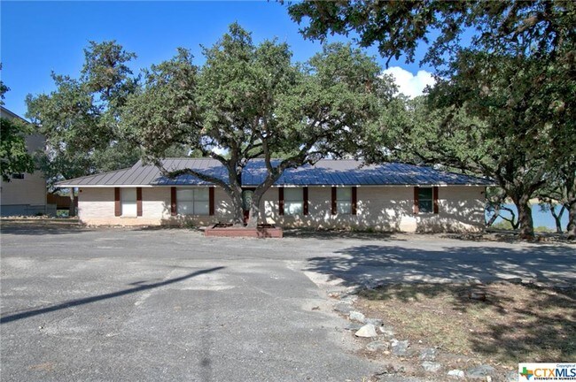 Foto del edificio - 2056 Lakeland Dr
