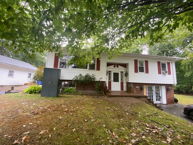 Building Photo - 748 Togus Rd