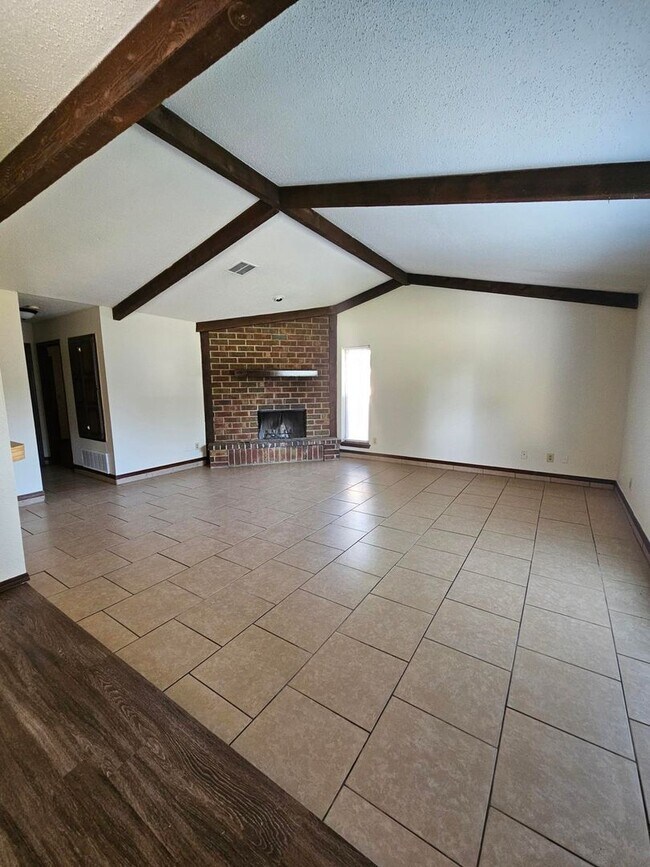 Foto del edificio - (2) Bed/(1) Bath Duplex in SE Norman Avail...