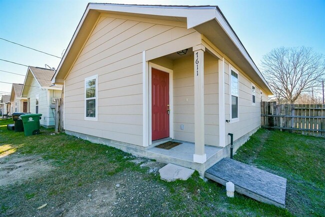 Building Photo - 7611 Dyer St
