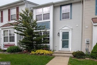 Building Photo - 5620 Queen Anne Ct
