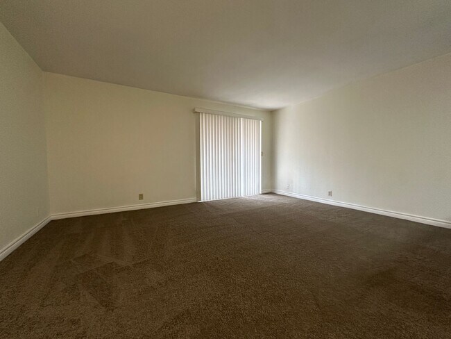 Foto del edificio - 4320 Sandy River Dr