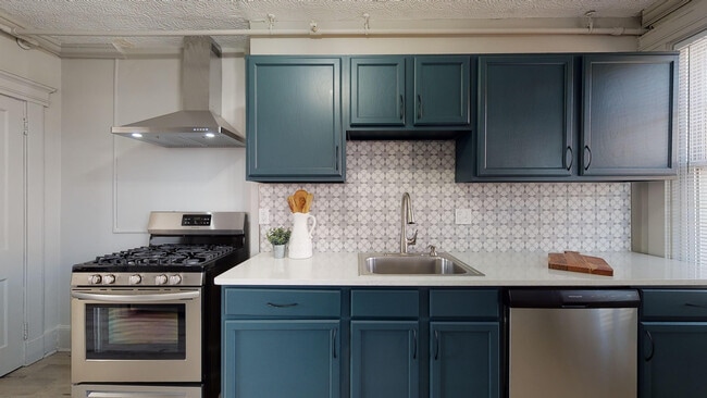 Cocina de lujo en el apartamento - Landmark Square Apartments