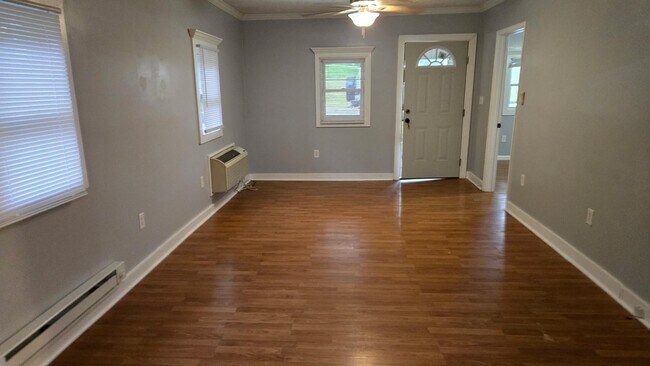 Building Photo - 608 Wilson Ave