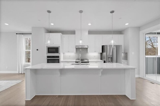 Foto del edificio - 100 Laurel Pl Ln
