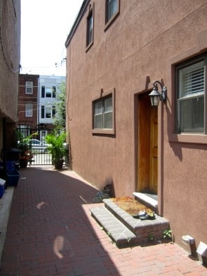 Building Photo - 733 Carpenter St