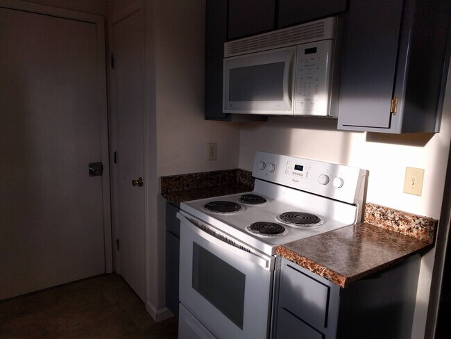 Building Photo - 945 Tourmaline Dr