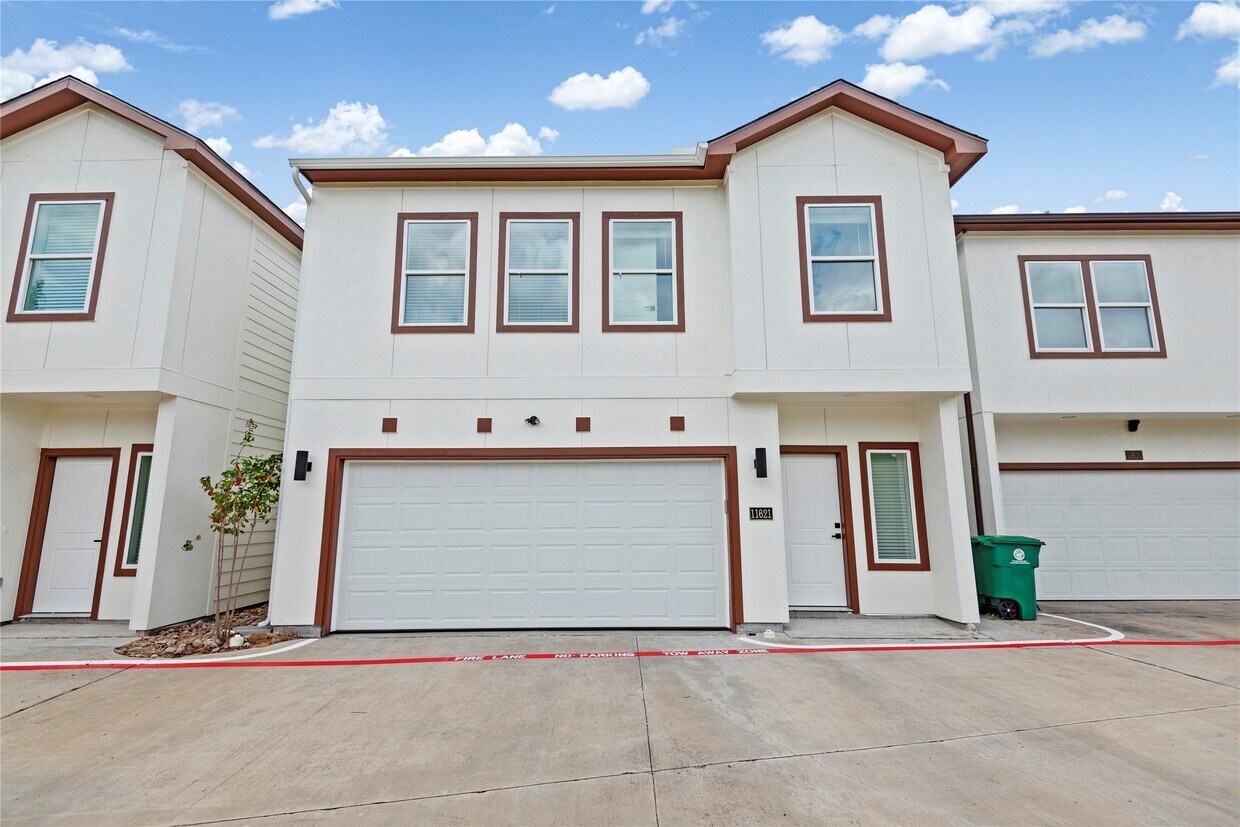 Foto principal - 11621 Waldemar Dr