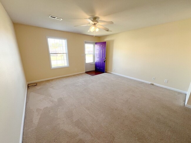 Building Photo - 528 Luxury Dr