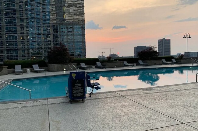 Foto del edificio - 400 W Peachtree St NW