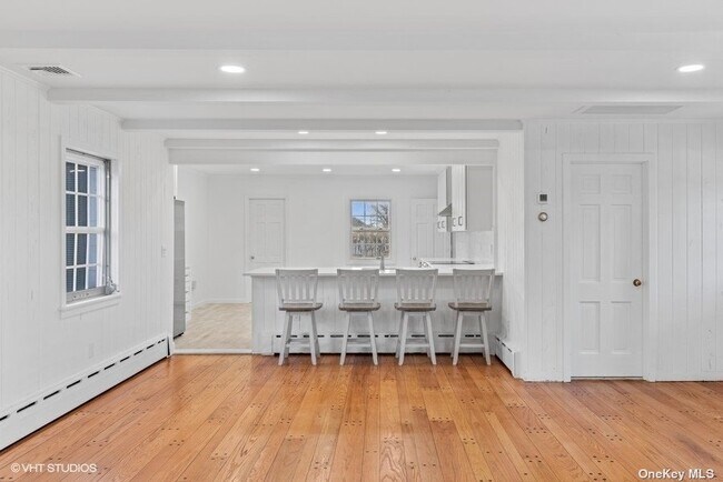 Building Photo - 2606 Sound Ave
