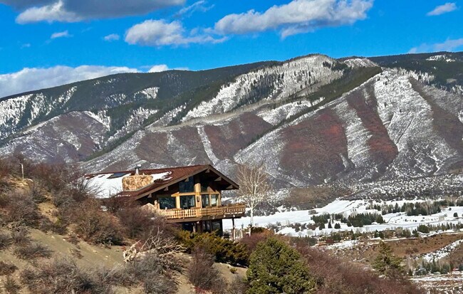 Foto del edificio - 976 Medicine Bow Rd