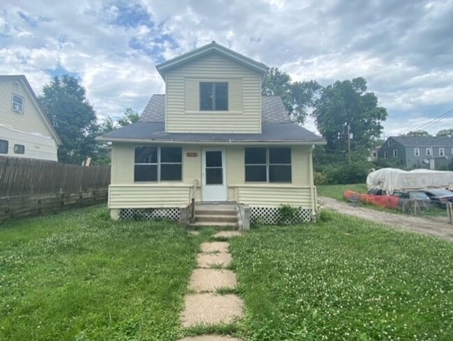 Fully Remodeled 3 Bed 1 Bath!! - Fully Remodeled 3 Bed 1 Bath!! House