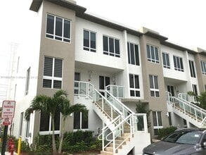 Building Photo - 10280 NW 63rd Terrace