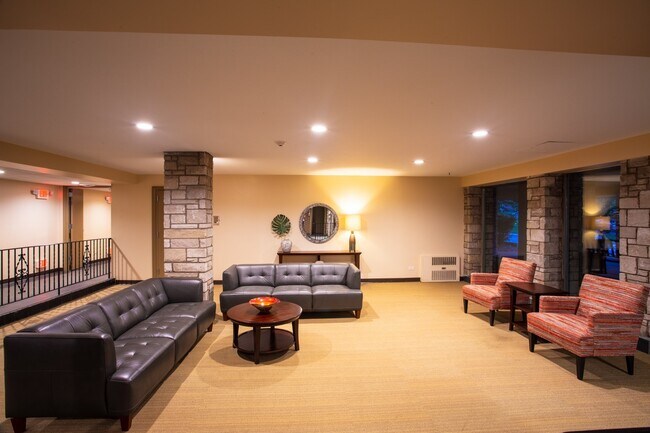 Building Photo - 2400 Archbury Ln