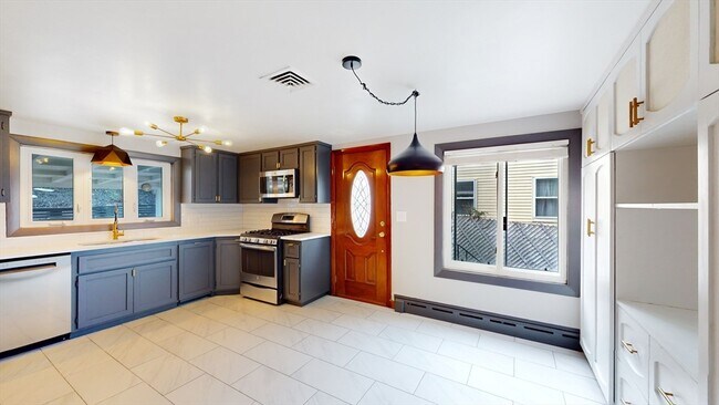 Building Photo - 61 Montmorenci Ave