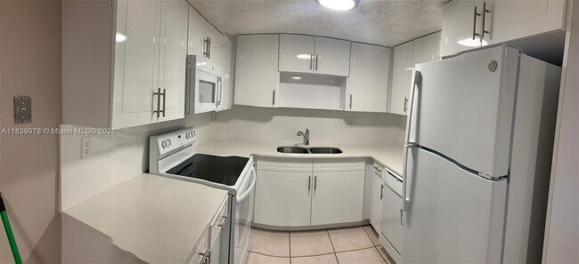 Building Photo - 11101 Royal Palm Blvd