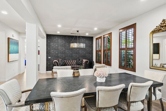 Foto del edificio - 15204 Columbus Square