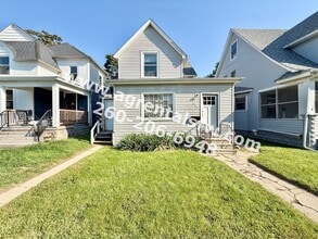 Building Photo - 912 3rd St