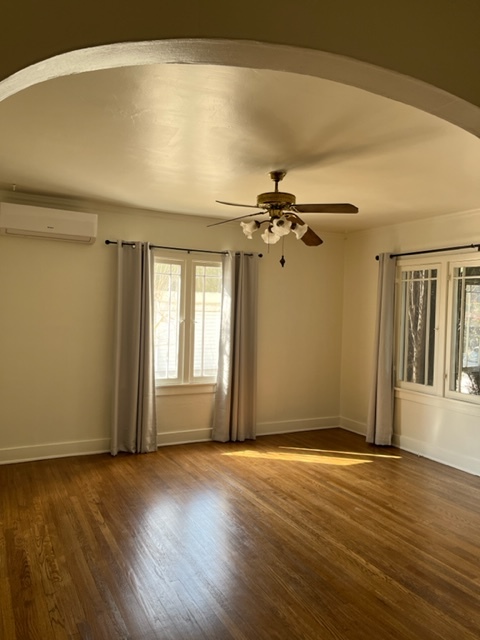 living room - 2105 Huntington Dr