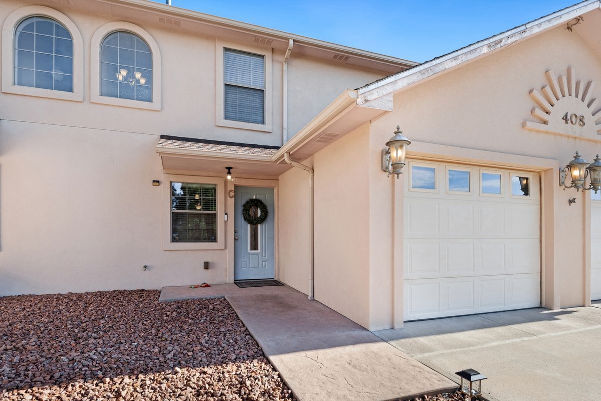 Primary Photo - 408 Sunny Slope Dr