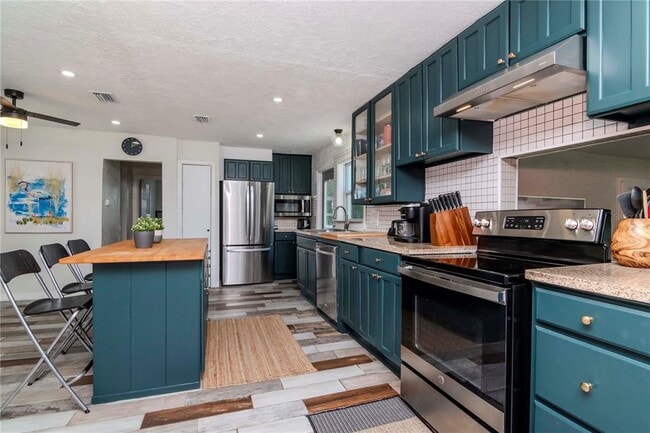 Foto del edificio - 1528 W River Shore Way