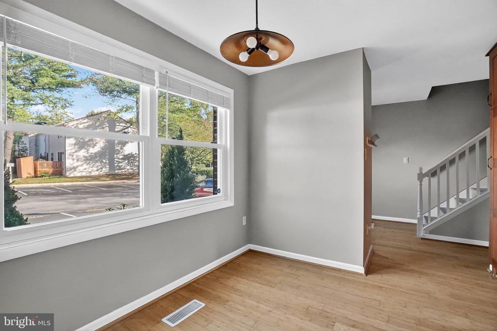 Primary Photo - 1694 Forest Hill Ct