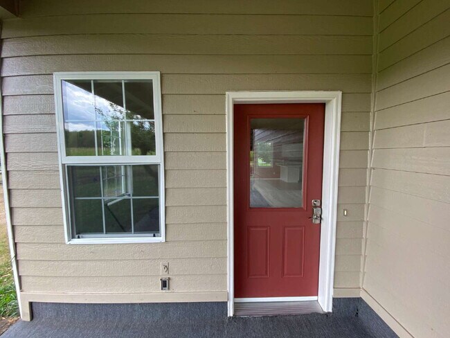 Building Photo - Spacious, Quiet 2-Bedroom Country Home in ...