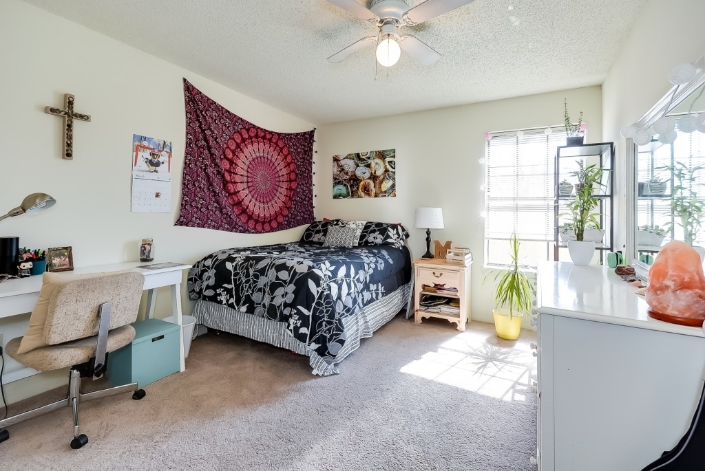 Large bedrooms - 218 N Texas Blvd (Denton, TX)