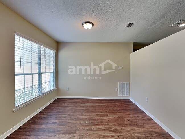 Building Photo - 711 Red Cedar Ct