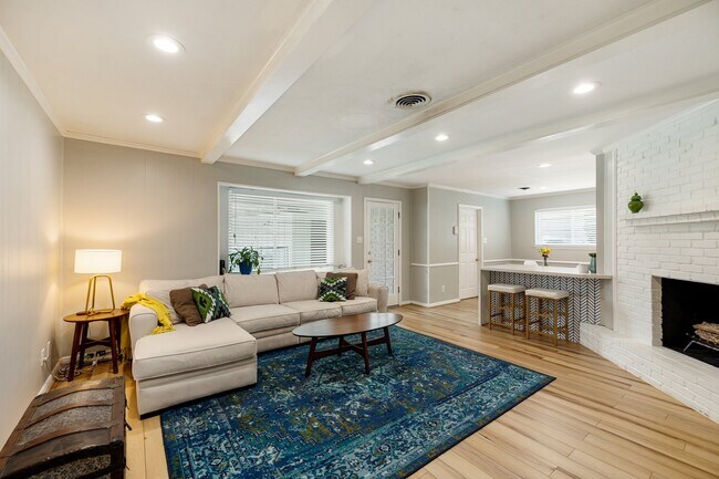 Foto del edificio - 4411 Deer Lodge Dr