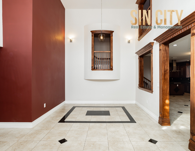 Building Photo - Spacious 5 Bedroom Home with 3355 sq ft in...