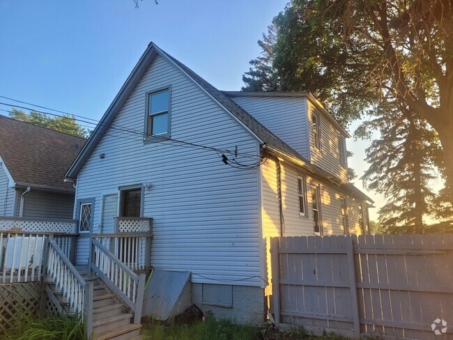 Building Photo - 1803 Hervey Ave