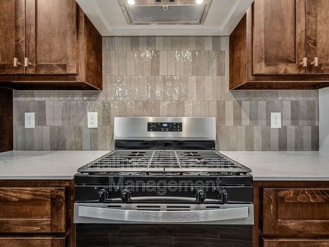 Foto del edificio - 807 Azalea Farms Rd