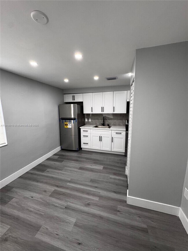 Foto del edificio - 3033 NW 32nd St