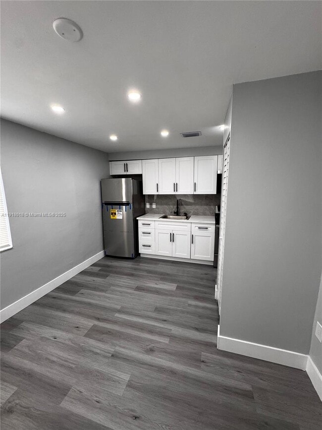 Building Photo - 3033 NW 32nd St